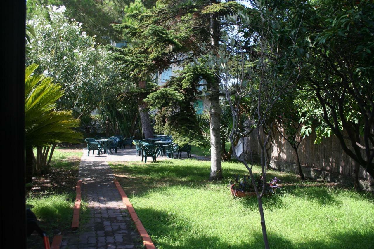 Hotel Rosalia Bordighera Exterior photo