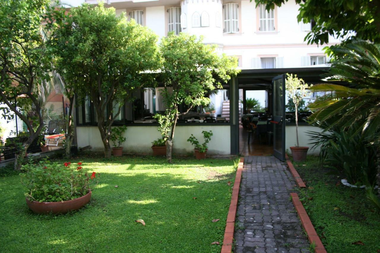 Hotel Rosalia Bordighera Exterior photo