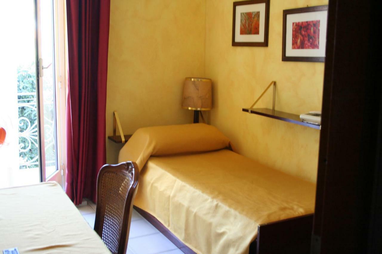 Hotel Rosalia Bordighera Exterior photo