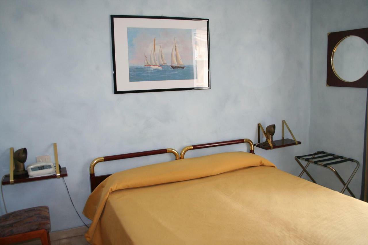 Hotel Rosalia Bordighera Exterior photo